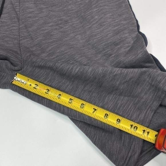 Under Armour Gray Black Workout Fitness Shorts Size Medium - Picture 4 of 7